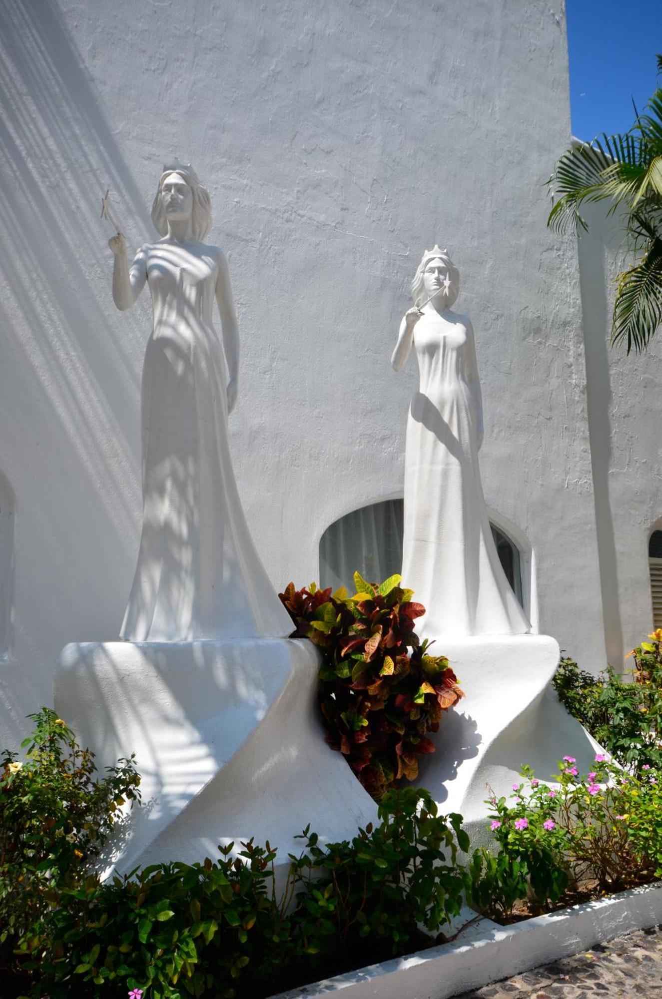 Las Hadas By Brisas Manzanillo Exterior photo The two statues of the Virgin Mary