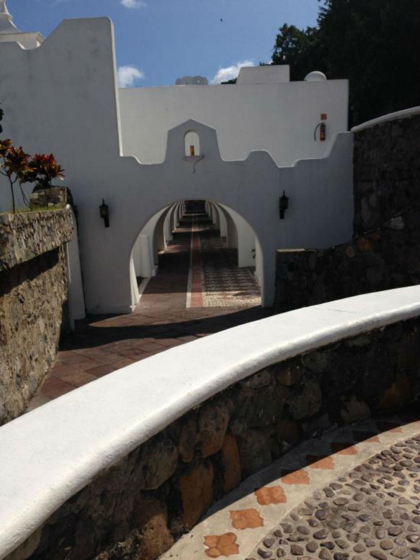 Las Hadas By Brisas Manzanillo Exterior photo Entrance to the fort