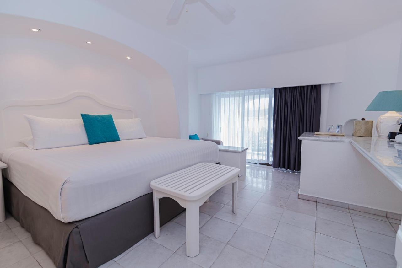 Las Hadas By Brisas Manzanillo Exterior photo A room at the hotel