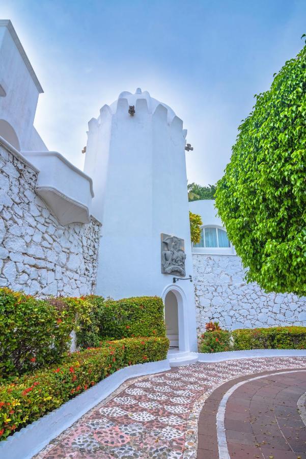 Las Hadas By Brisas Manzanillo Exterior photo The Lighthouse at the entrance of the hotel