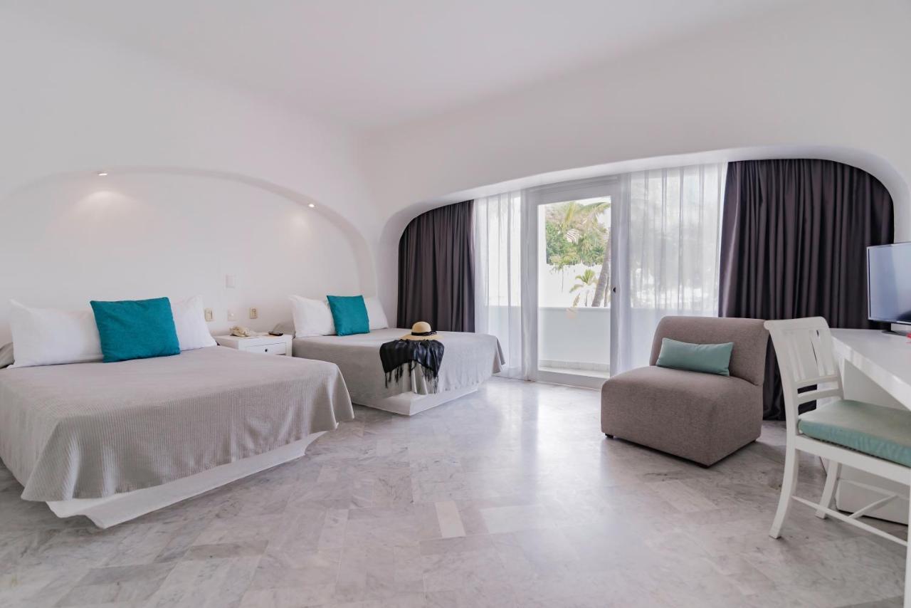 Las Hadas By Brisas Manzanillo Exterior photo A room at the hotel