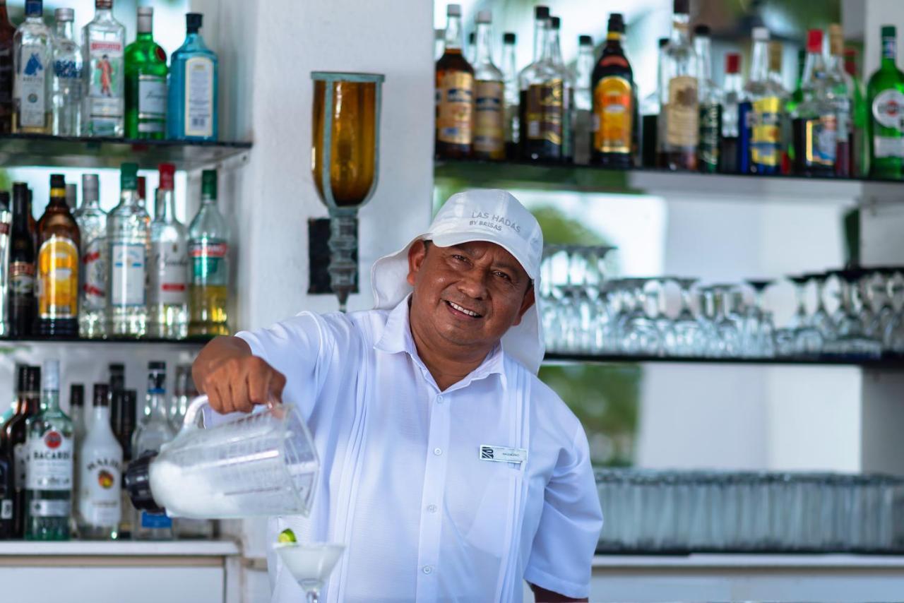 Las Hadas By Brisas Manzanillo Exterior photo Bartender at work