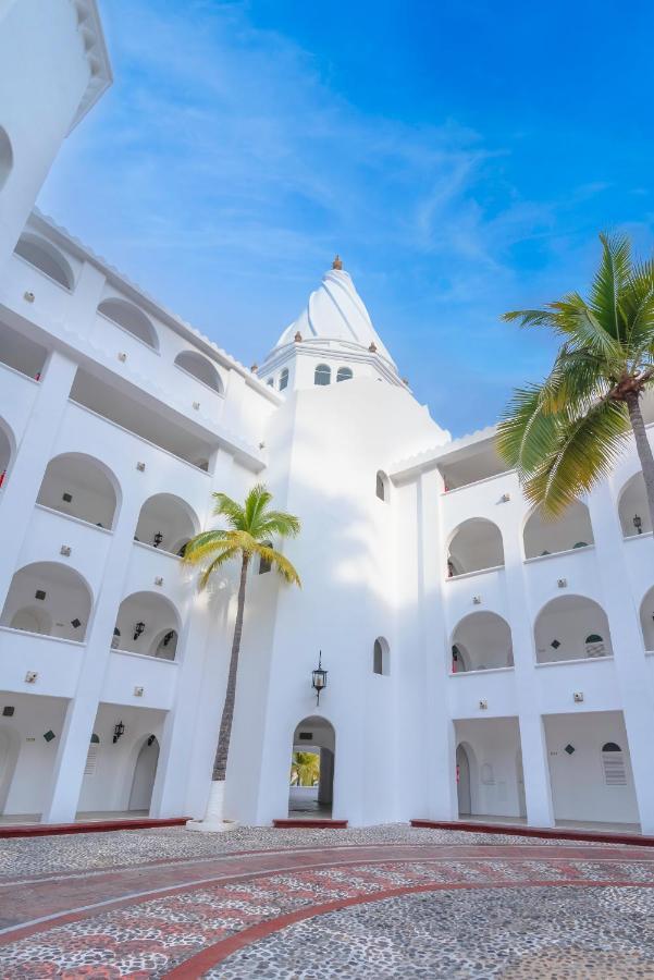 Las Hadas By Brisas Manzanillo Exterior photo The hotel's central courtyard