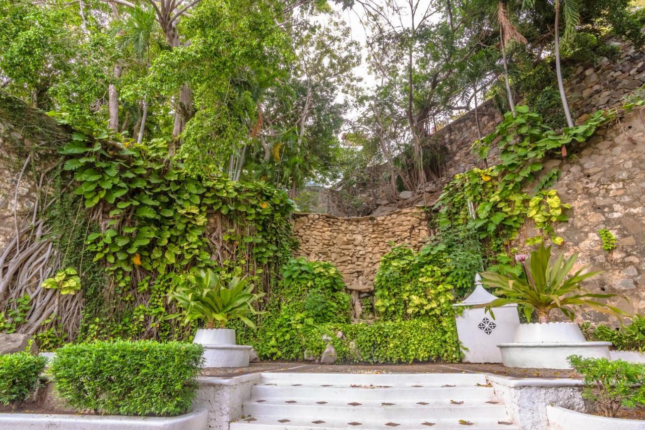 Las Hadas By Brisas Manzanillo Exterior photo The entrance to the house